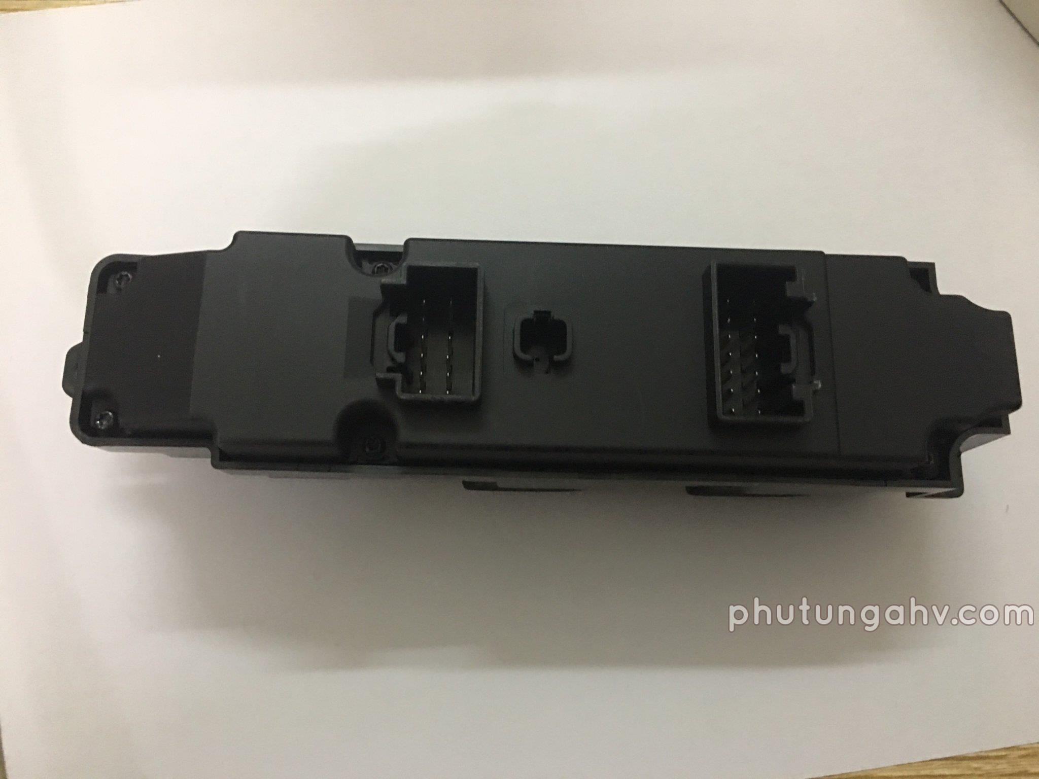 CÔNG TẮC BẤM KÍNH CỬA TRƯỚC, TRÁI	SWITCH,POWER WINDOW MAZDA 2 