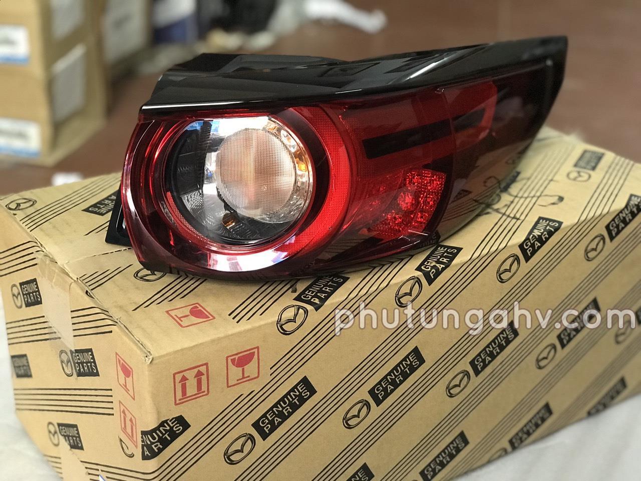 ĐÈN SAU, BÊN NGOÀI, PHẢI LAMP(R),RR COMB