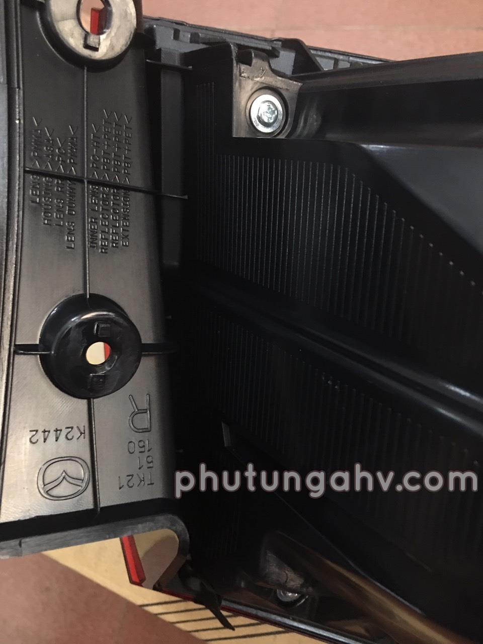 ĐÈN LÁI SAU, NGOÀI, PHẢI	LAMP(R),RR COMB MAZDA CX-9