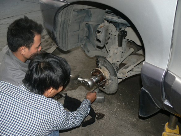 Káº¿t quáº£ hÃ¬nh áº£nh cho cÃ¡ch thay mÃ¡ phanh Ã´ tÃ´