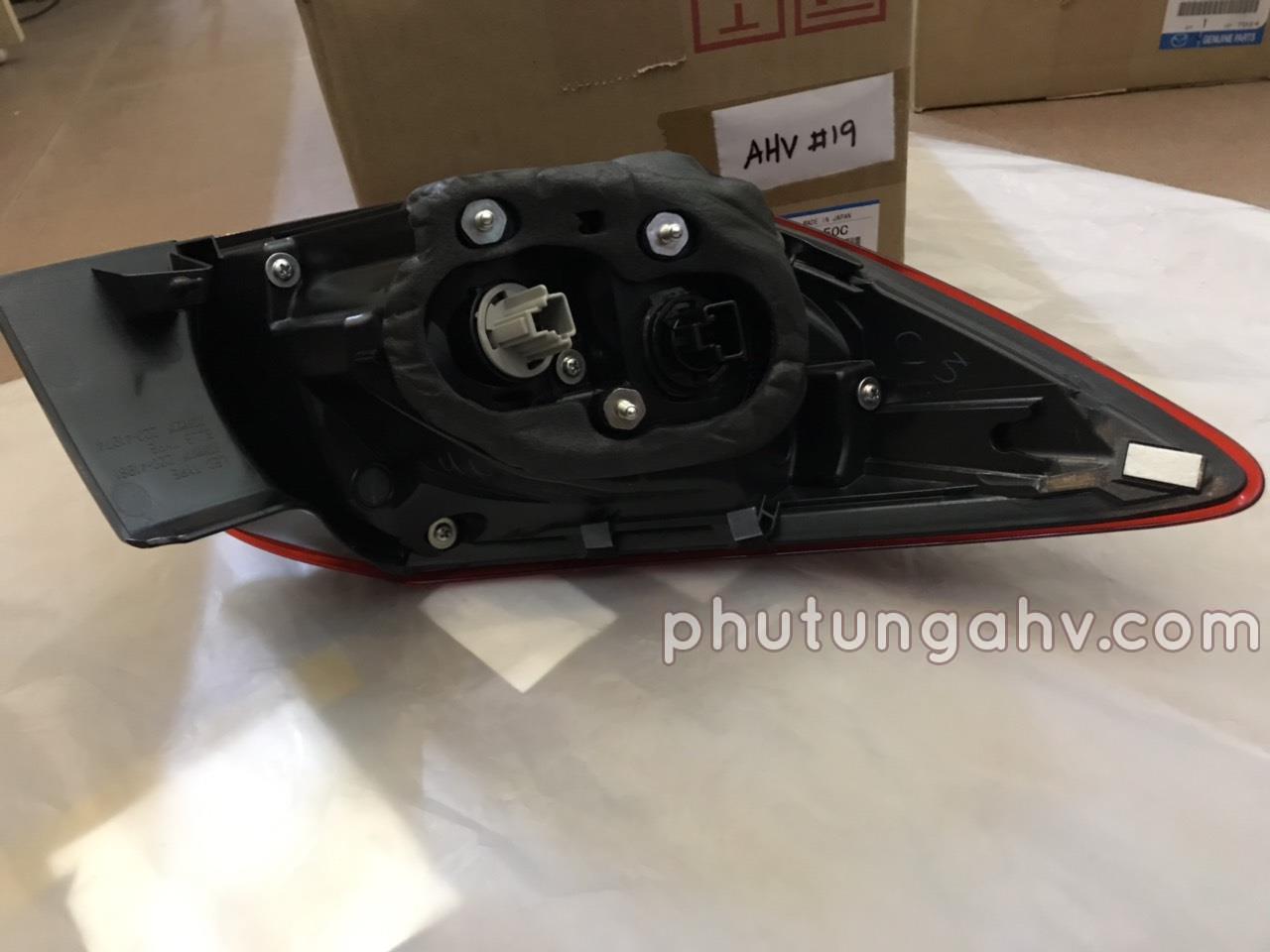 ĐÈN LÁI SAU NGOÀI, PHẢI