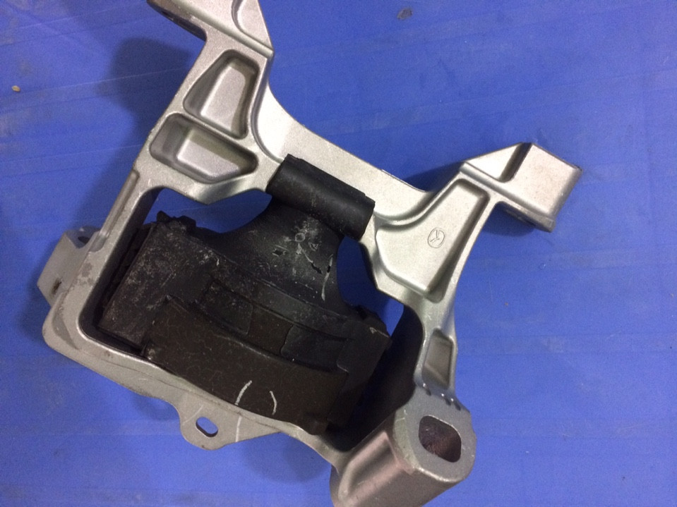 Khi nào cần  phụ tùng chân máy chân máy ô tô Mazda