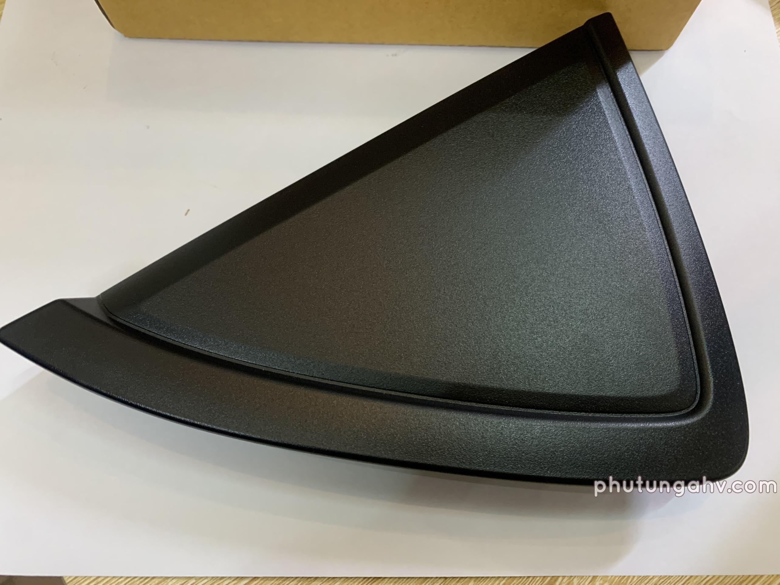 KÍNH TAM GIÁC CỬA SAU, TRÁI	GARNISH(L) MAZDA 2 (2015)