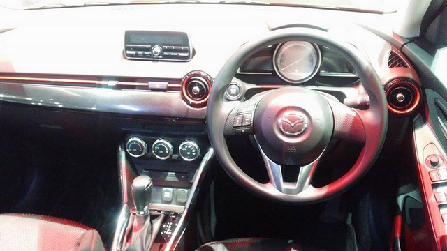 Nội thất của Mazda2 1.3 SkyActiv-G 2015 bản High