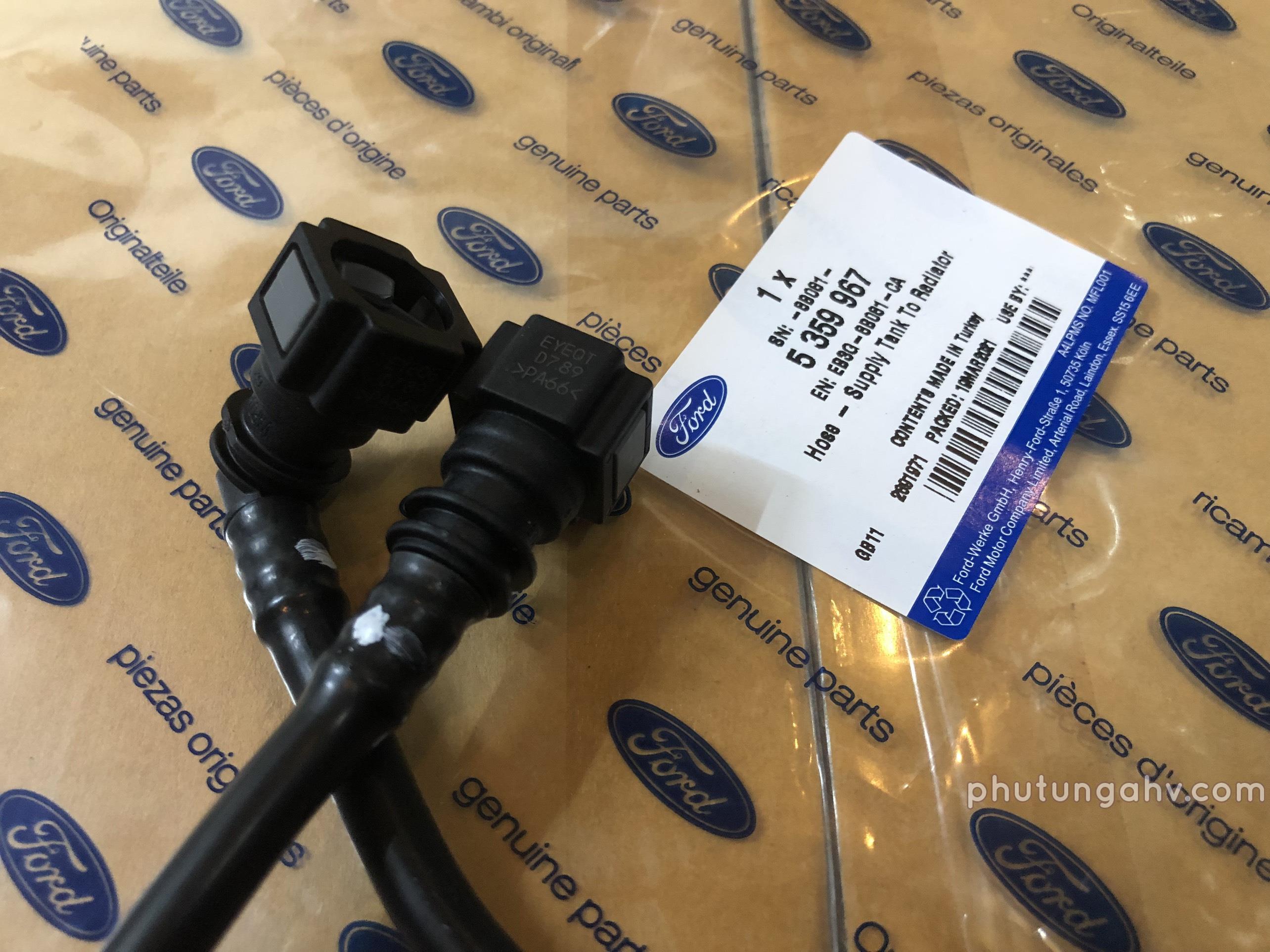 ỐNG NƯỚC TỪ BÌNH NƯỚC PHỤ VÀO KÉT NƯỚC FORD RANGER CHÍNH HÃNG