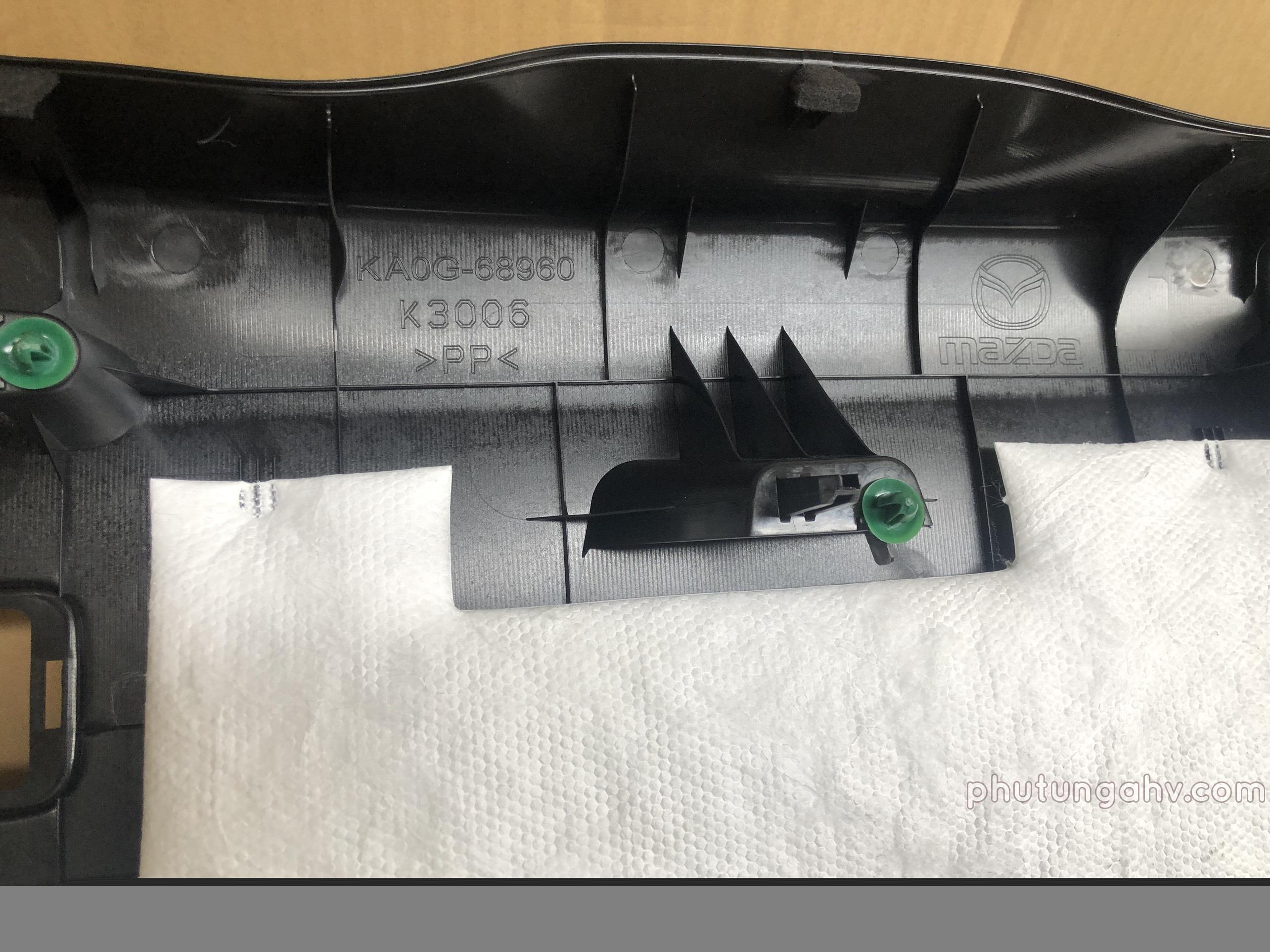 TÁP PI NẮP CỐP SAU TRIM, LIFTG MAZDA CX-5 (2015) CÁI