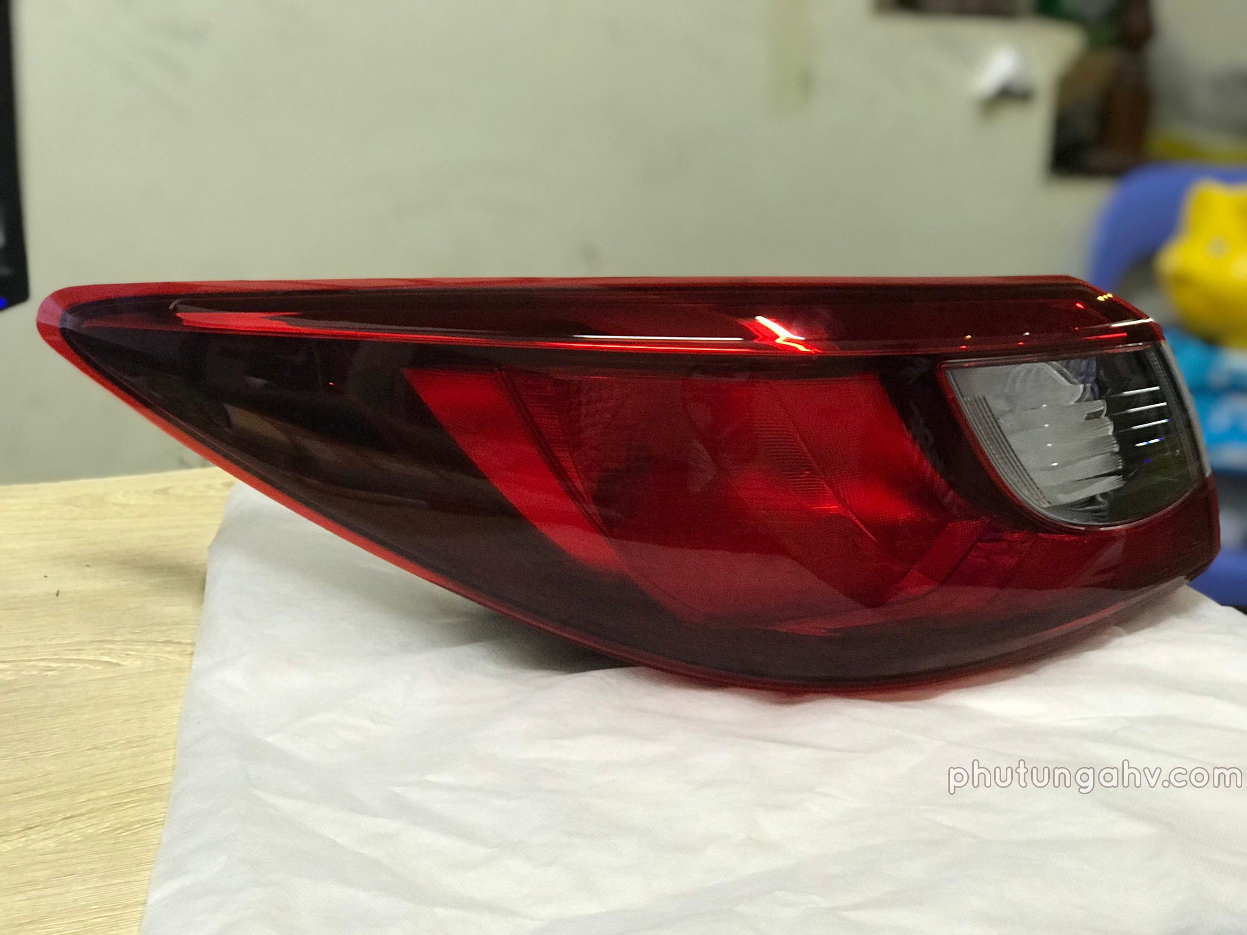 ĐÈN LÁI SAU , BÊN LÁI MAZDA 2  ( 2015  - 2016  4 CỬA )