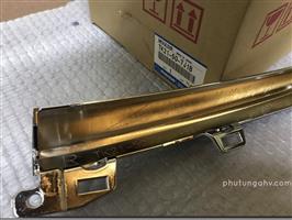 TK21507J1B	NẸP DƯỚI CA LĂNG, PHẢI	MOULD(R),FRONT